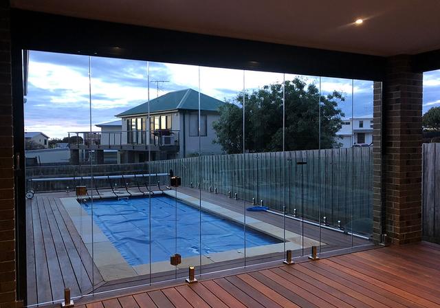 Sturdy and Waterproof Frameless Glass