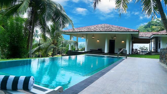 Luxury Outdoor Swimming Pool